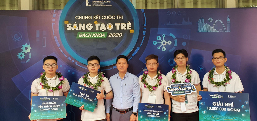 TS. Nguyễn Ngọc Kiên và các sinh viên của mình giành giải tại cuộc thi sáng tạo trẻ Bách khoa 2020