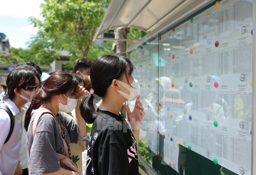 Bộ GD&ĐT nói gì về phổ điểm môn tiếng Anh bất thường?