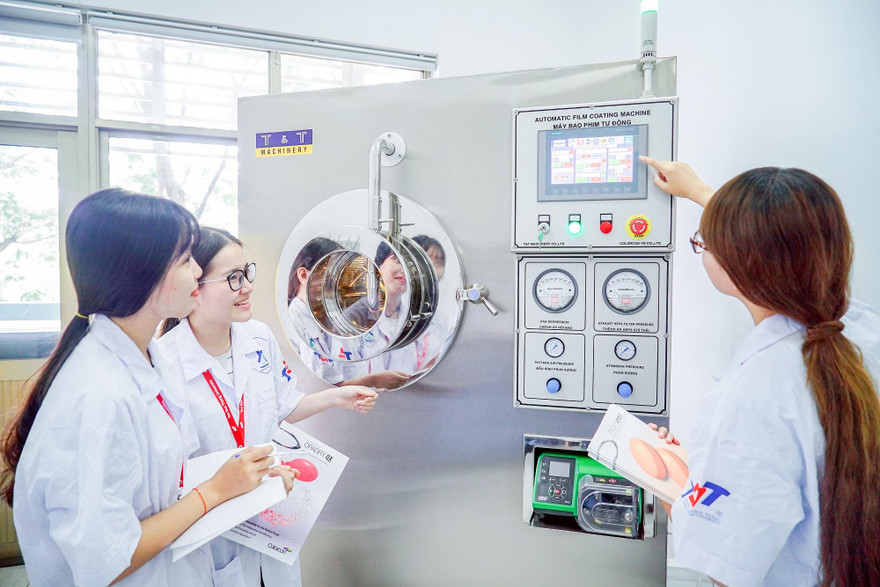 Nghiên cứu khoa học tại trường ĐH Tôn Đức Thắng. Ảnh:TDTU