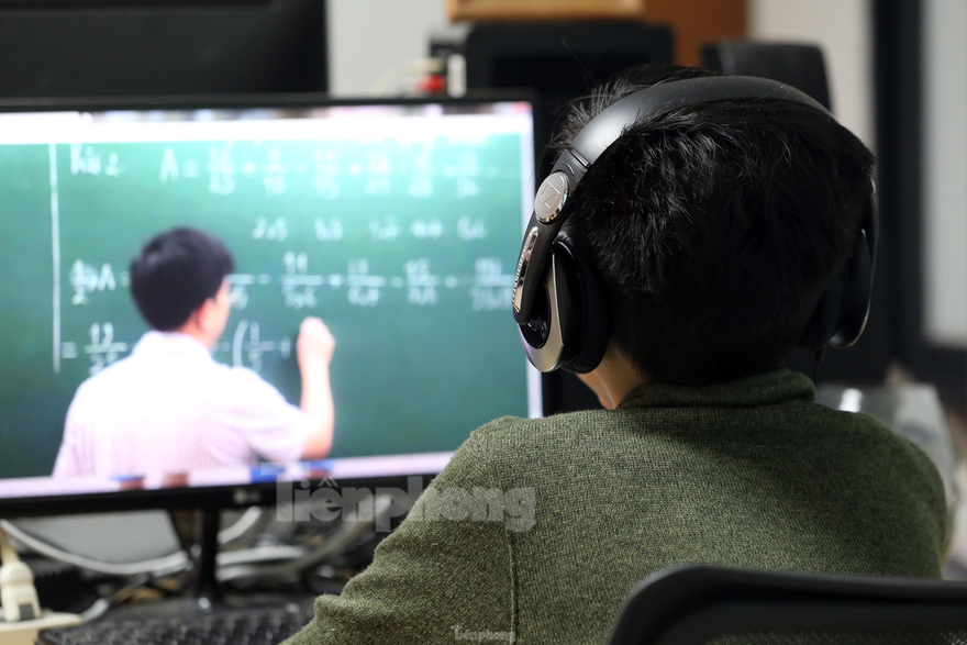 Khi nào kiểm tra, bảo vệ khóa luận trực tuyến được công nhận?