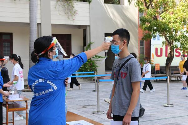 Thực hư đề Toán của trường THPT chuyên Ngoại ngữ bị in thiếu?