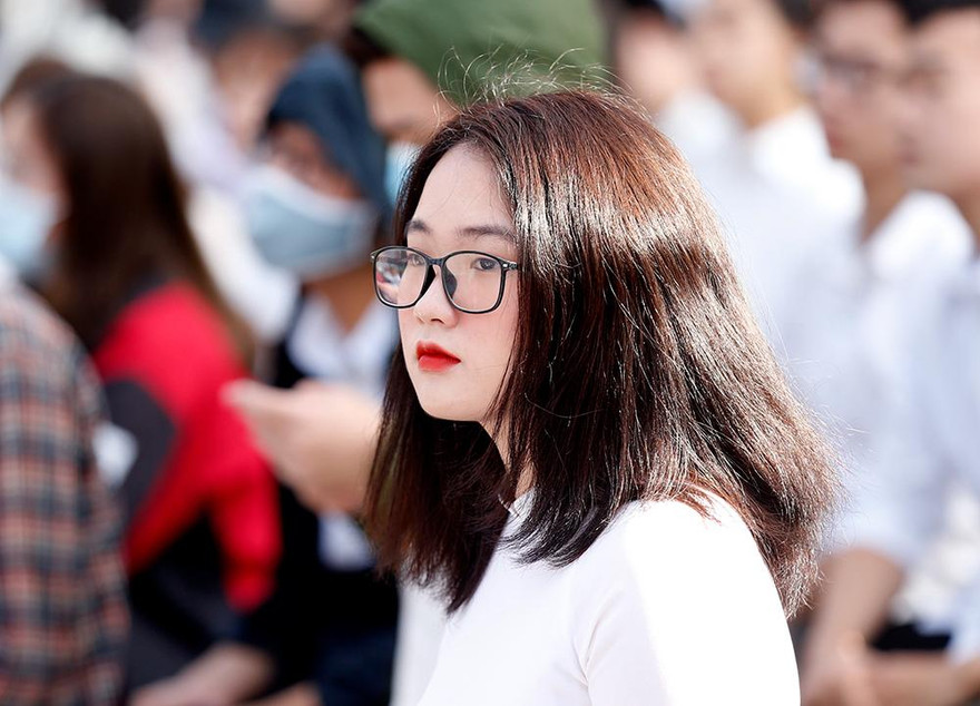 Nữ sinh trường ĐH Sư phạm Hà Nội trong lễ khai giảng năm học mới 2020 - 2021. Như Ý