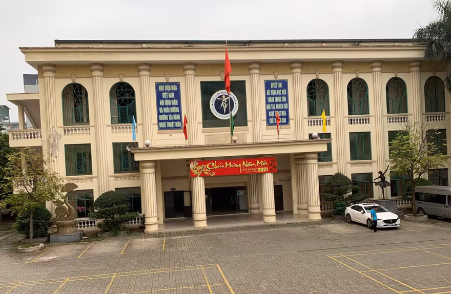 Hàng trăm học sinh Học viện Múa Việt Nam 'chết đứng' khi ra trường tay trắng