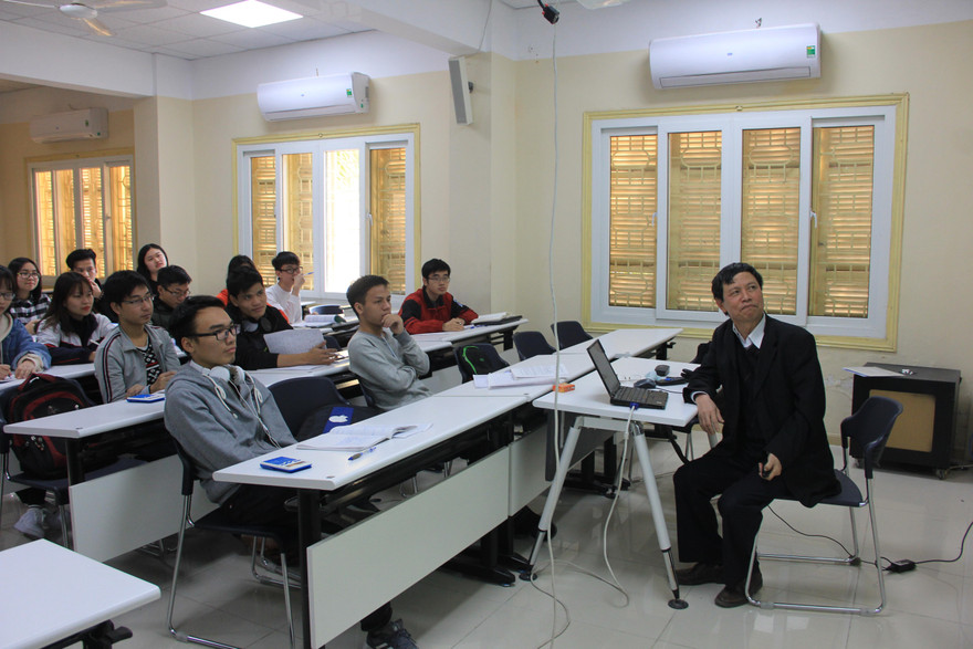 Giáo sư, tiến sĩ có thể kéo dài thời gian giảng dạy tới 5 năm?