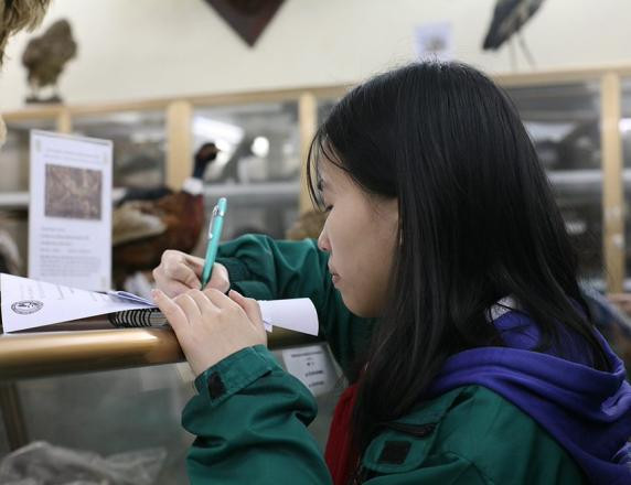 Học sinh trưởng THCS&THPT Nguyễn Tất Thành trong một giờ học trải nghiệm. Ảnh NTT