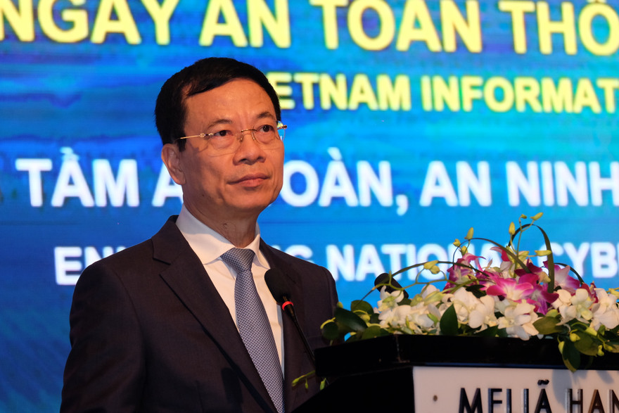 Bộ trưởng Bộ Thông tin và Truyền thông Nguyễn Mạnh Hùng.