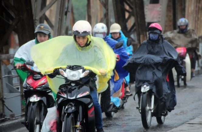 Gió mùa đông bắc khiến Bắc Bộ trở lạnh, vùng núi trở rét trong khi các tỉnh Trung Bộ có mưa lớn.