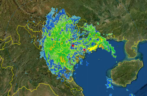 Không khí lạnh kết hợp với áp thấp nhiệt đới khiến mưa bao phủ miền Bắc và một phần Bắc Trung Bộ trong chiều nay.