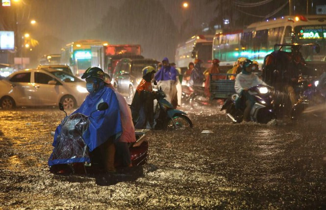 TP. HCM tiếp tục đón mưa lớn trong những ngày tới. 