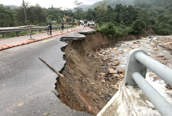Bão số 9 khiến nhiều địa phương ở miền Trung và Tây Nguyên có nguy cơ cao xảy ra sạt lở đất và lũ quét.