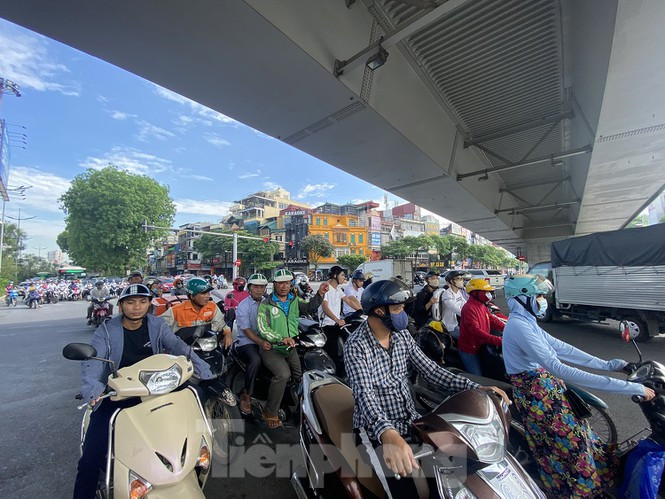 Miền Bắc và miền Trung tiếp tục đón nắng nóng và nắng nóng gay gắt những ngày tới.