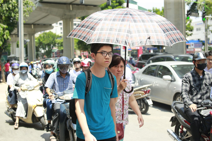 Từ nay đến hết Chủ Nhật (19/7) là đỉnh điểm đợt nắng nóng đang diễn ra. Ảnh: Như Ý.