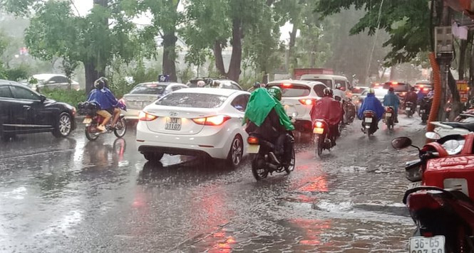 Hà Nội đêm nay có thể có mưa dông. 