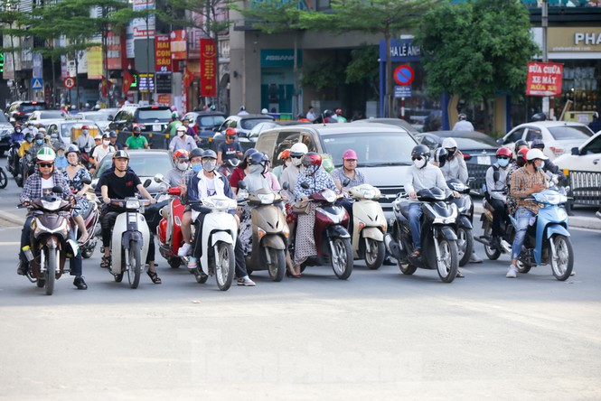 Hôm nay, khắp miền Bắc và miền Trung có nắng nóng và nắng nóng gay gắt. Ảnh minh họa.