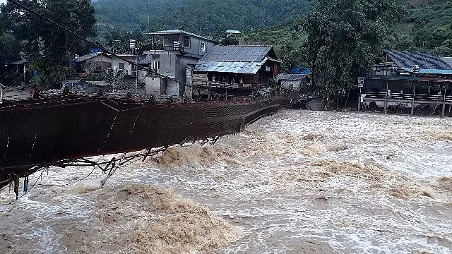 Mưa kéo dài liên tục khiến các tỉnh vùng núi phía Bắc đối mặt với nguy cơ lũ quét. 