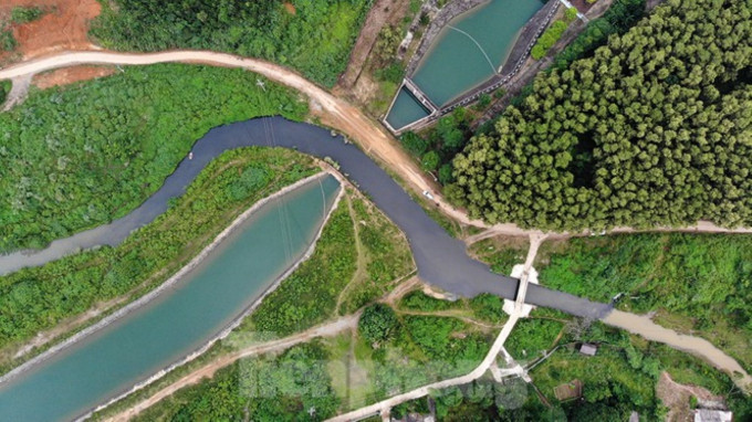 Sự cố dầu thải đổ vào thượng nguồn khu vực cấp nước của Nhà máy nước sạch sông Đà vào tháng 10/2019 đã gây ra một cuộc khủng hoảng nghiêm trọng về nước sạch tại thủ đô Hà Nội.