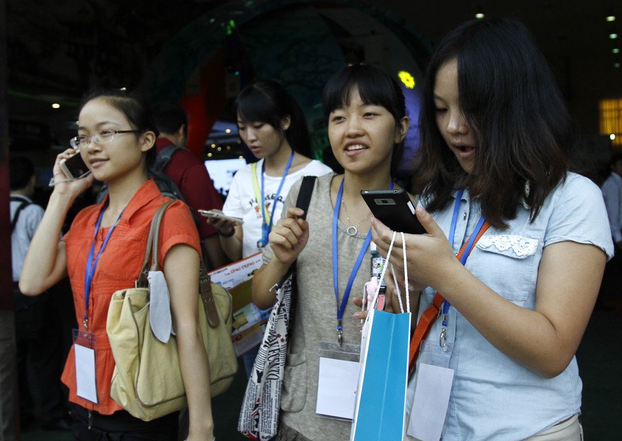 Việt Nam sẽ phổ cập điện thoại đến 100% dân số. Ảnh: Như Ý