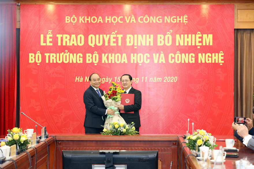 Thủ tướng Chính phủ trao Quyết định bổ nhiệm Bộ trưởng Bộ Khoa học và Công nghệ cho ông Huỳnh Thành Đạt.