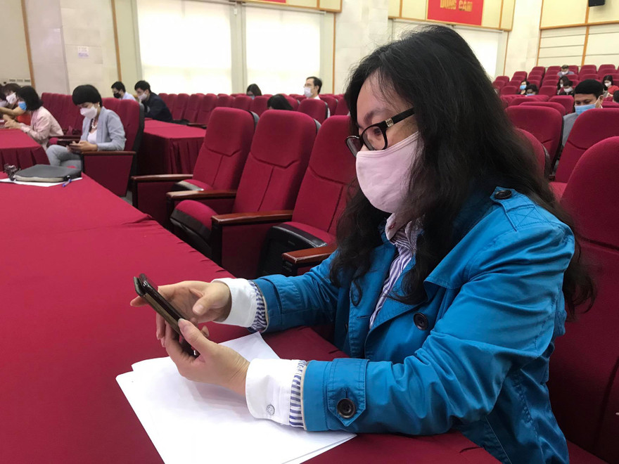 Ứng dụng Bluezone giúp người dùng được cảnh báo nếu tiếp xúc gần với trường hợp nhiễm SARS-CoV-2. Ảnh: Nguyễn Hoài