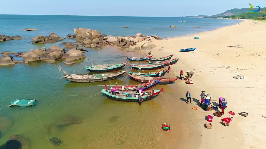 Biển Hà Tĩnh, nơi xảy ra trận động đất sáng nay