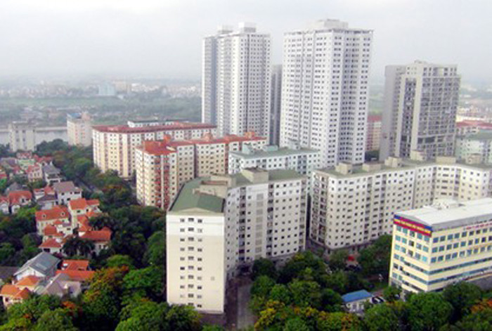 Người dân sống ở các tòa nhà cảm nhận rõ rung chấn từ trận động đất trưa nay.