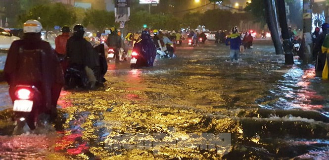 Mưa lớn dự kiến vào chiều tối có thể gây ngập úng nghiêm trọng ở TPHCM và các độ thị miền Đông Nam Bộ.