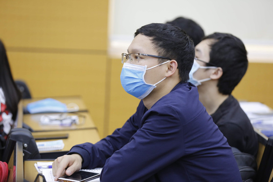 Học trực tuyến, giảm nhẹ chương trình, rút ngắn thời gian học