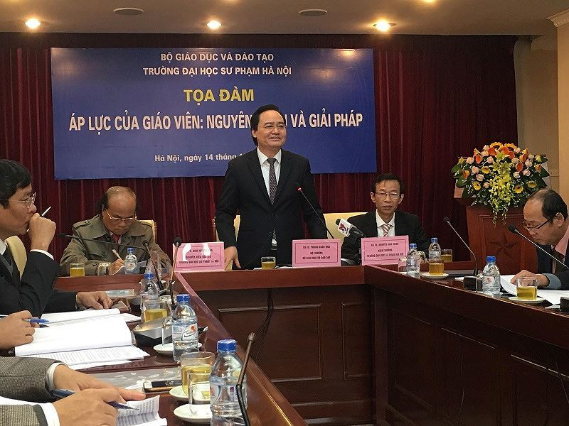 Bộ Trưởng Phùng Xuân Nhạ phát biểu tại buổi tọa đàm