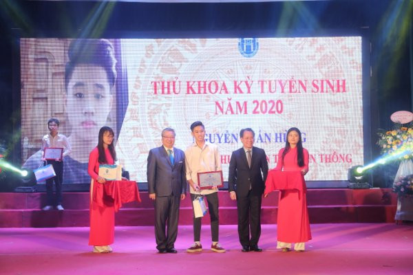 Đại học Mở Hà Nội khai giảng trực tuyến ở điểm cầu quốc tế và trong nước