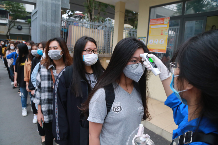 Sinh viên trường nào đi học lại vào ngày 4/5?