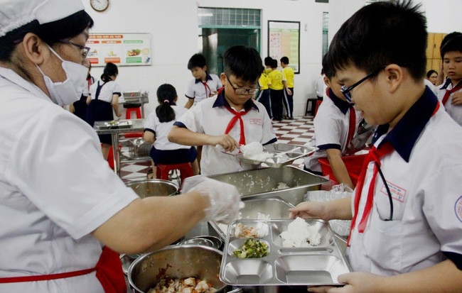 Bữa ăn học đường nhận được sự quan tâm của các phụ huynh
