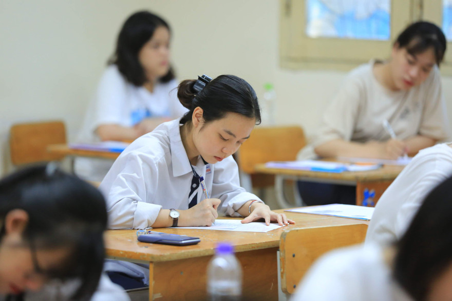 Thủ tướng Chính phủ: Không để thí sinh nào phải bỏ thi vì khó khăn 