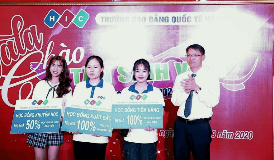 Cựu sinh viên nhắn nhủ “thế hệ tiếp nối” trong gala chào K