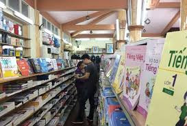Bất ngờ tăng giá sách, nhà xuất bản thu về thêm bao nhiêu tỷ mỗi năm?