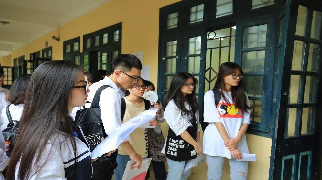 Dùng điện thoại bạn gái đăng ký nguyện vọng, nam sinh 'ngậm đắng nuốt cay'