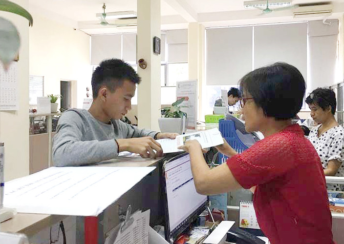 Quang Quốc Việt làm thủ tục nhập học vào trường ĐH Bách khoa Hà Nội sáng nay 8/11.