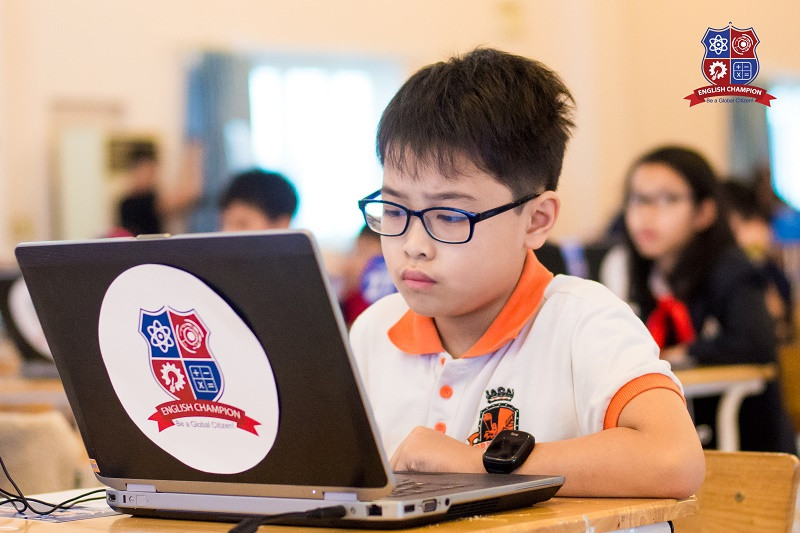 học sinh tham gia vòng 3 cuộc thi English Champion