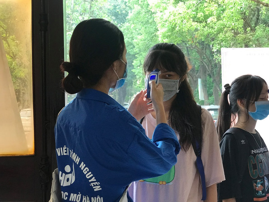 Thí sinh làm thủ tục chiều 16/8 tại Đại học Mở Hà Nội