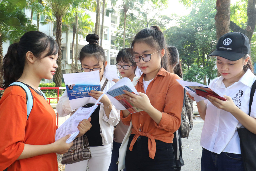 Sự thực thiếu nguồn tuyển khiến nhiều trường để điểm sàn lẹt đẹt