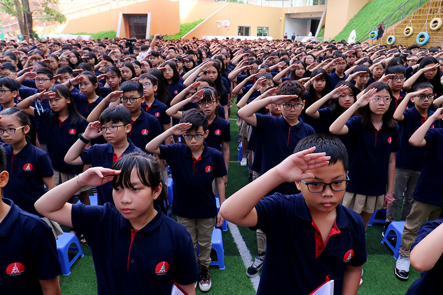 Lời tâm sự xúc động của 'ông nội' trong lễ khai giảng không bóng bay