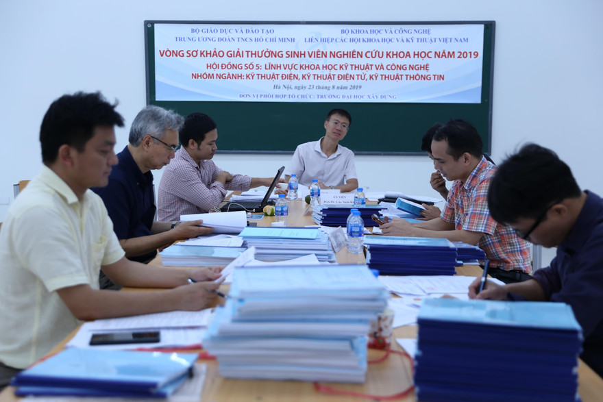 419 đề tài xuất sắc nhất khởi tranh Giải thưởng sinh viên nghiên cứu khoa học 