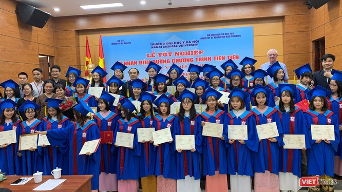 Hơn 100 cử nhân điều dưỡng của trường ĐH Y Hà Nội đang làm việc tại Đức