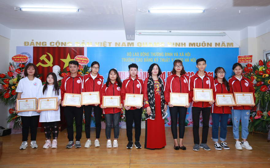 Sinh viên Y Dược phải sẵn sàng tâm thế khi cộng đồng yêu cầu