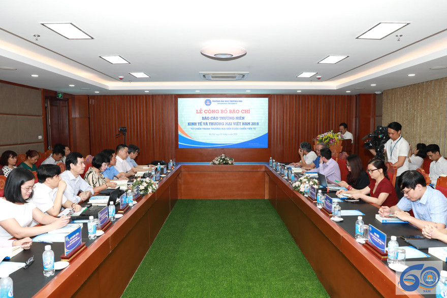 ĐH Thương mại công bố báo cáo thường niên: Kịch bản nào cho tăng trưởng kinh tế Việt Nam?