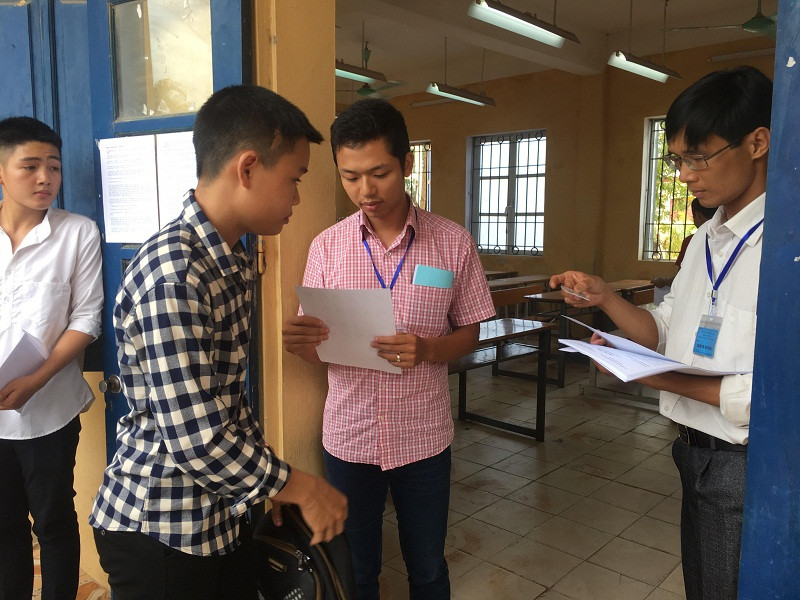 Gọi thí sinh vào làm thủ tục dự thi