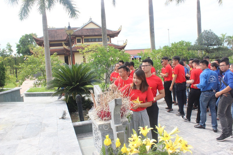 Hành trình tri ân miền Trung của đoàn viên trường ĐH Công nghệ giao thông vận tải