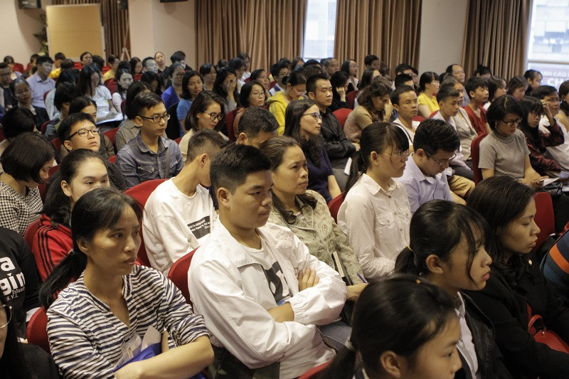 Đông đảo phụ huynh có con thi vào lớp 10 năm học 2019-2020 tham gia hội thảo “Cùng con chinh phục kỳ thi vào 10”