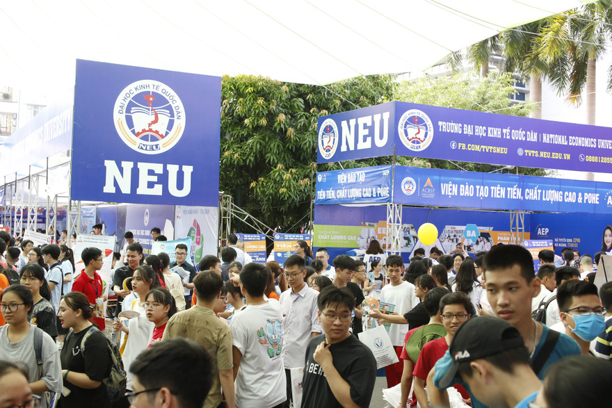 Trường Đại học Kinh tế Quốc dân chính thức công bố điểm sàn nhận hồ sơ
