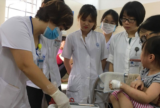 Hàng nghìn sinh viên trường y tình nguyện tham gia phòng chống dịch COVID -19