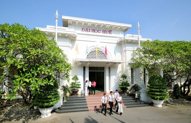 Xét tuyển học bạ, tạm thu sinh viên sư phạm 5 triệu: Đại học Huế có làm trái luật?